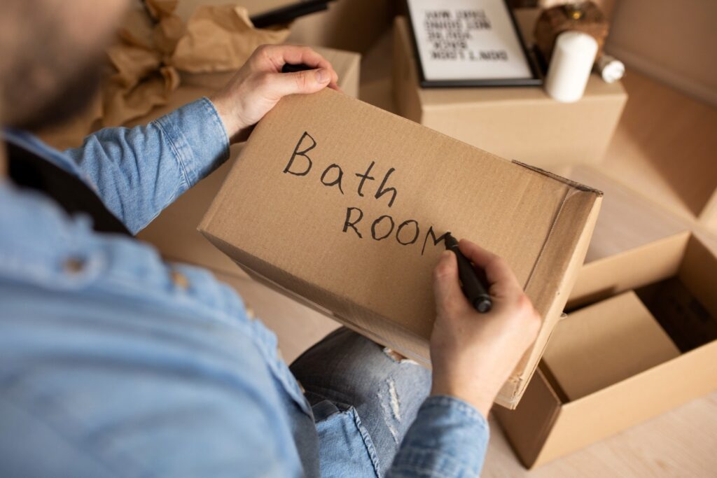 在箱子外標記新家要擺放的房家可以家快搬家速度